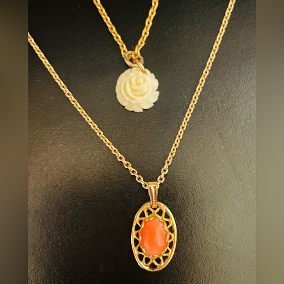Jewelry - 🔴Bundle of Two Gold Tone Necklaces